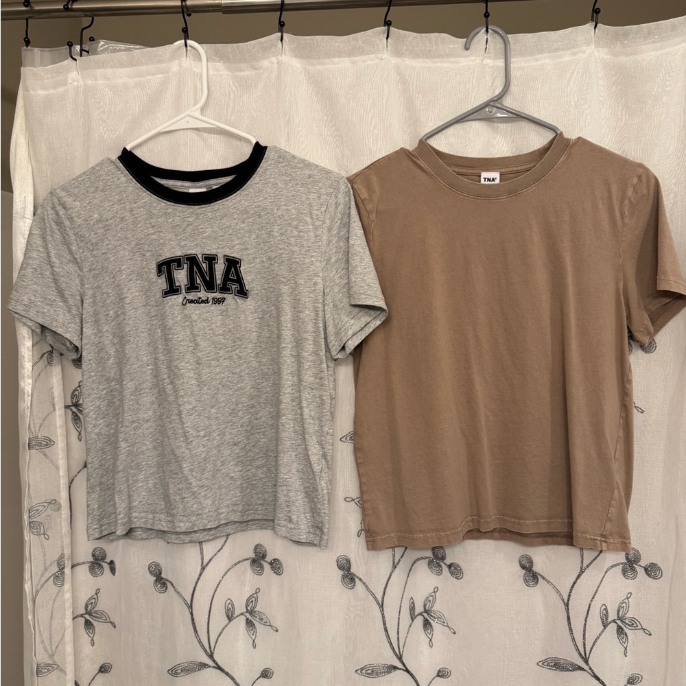 Aritzia TNA Gray and Brown T-Shirts size medium